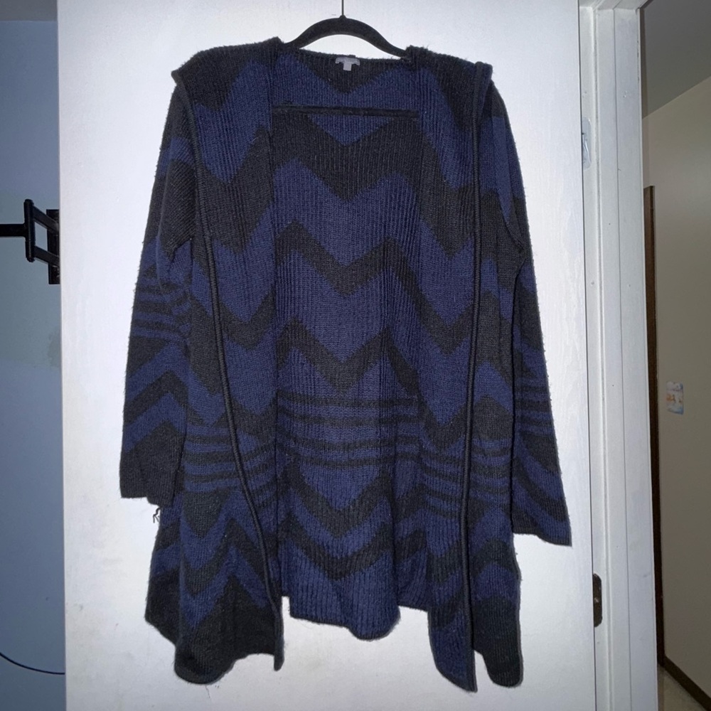 Charlotte Russe Black and Blue Chevron Cardigan